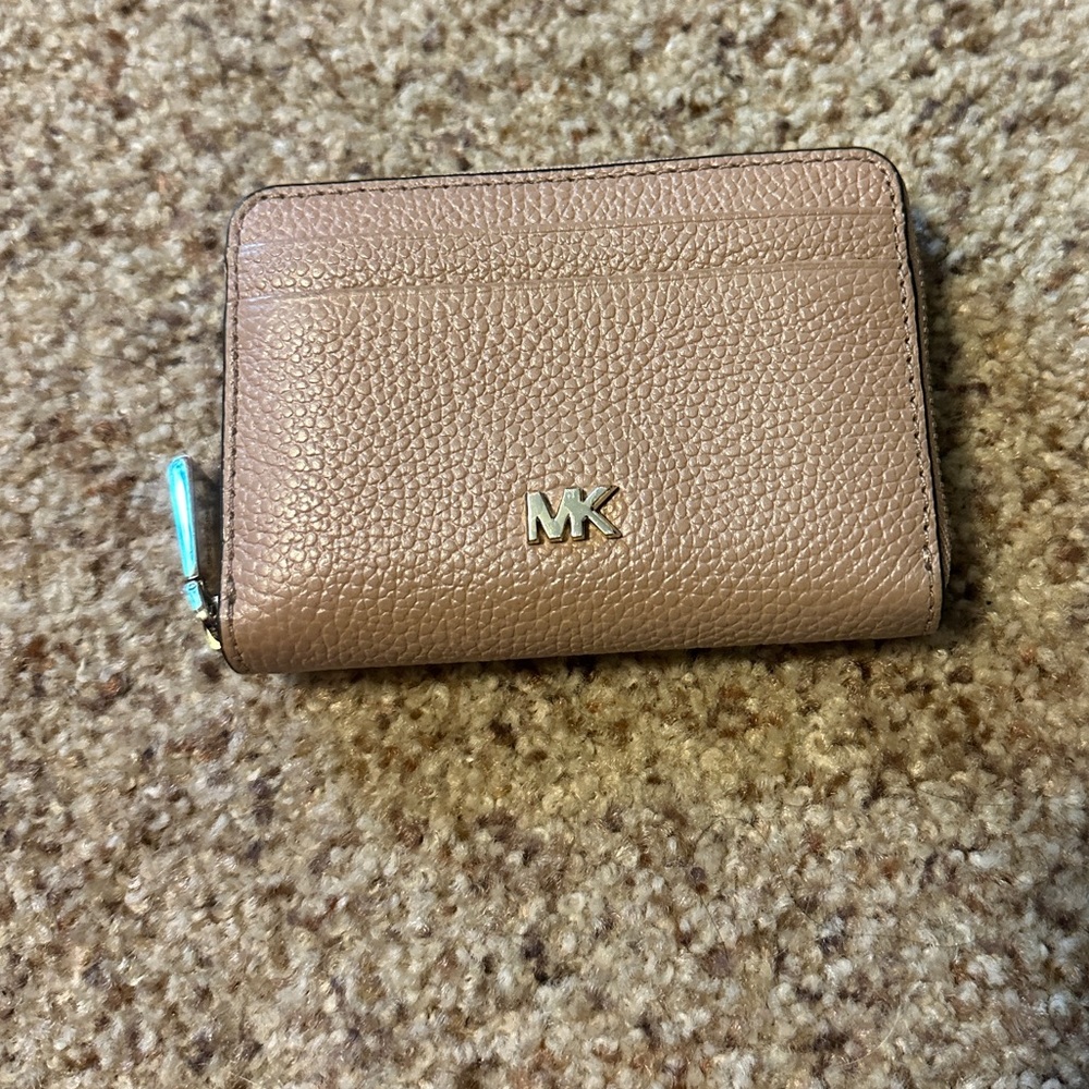 Michael Kors Wallet Dusty Pink (Has Flaw, see photos)